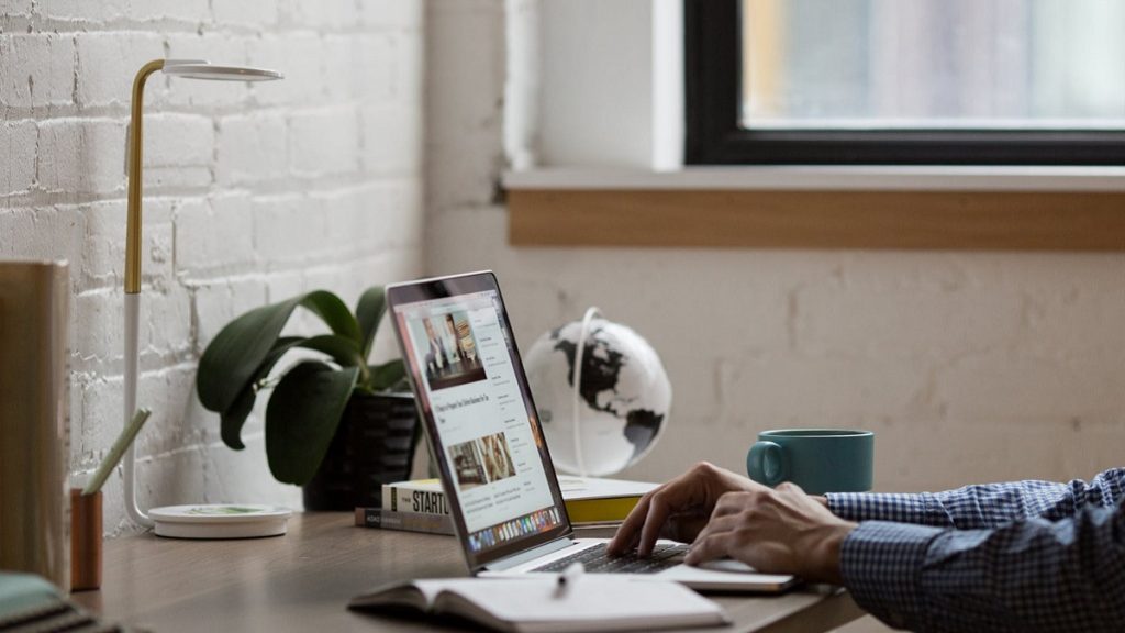 AVG AntiVirus vs Norton Security Comparison | CompareCamp.com